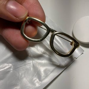 Solid gold glasses brooch new